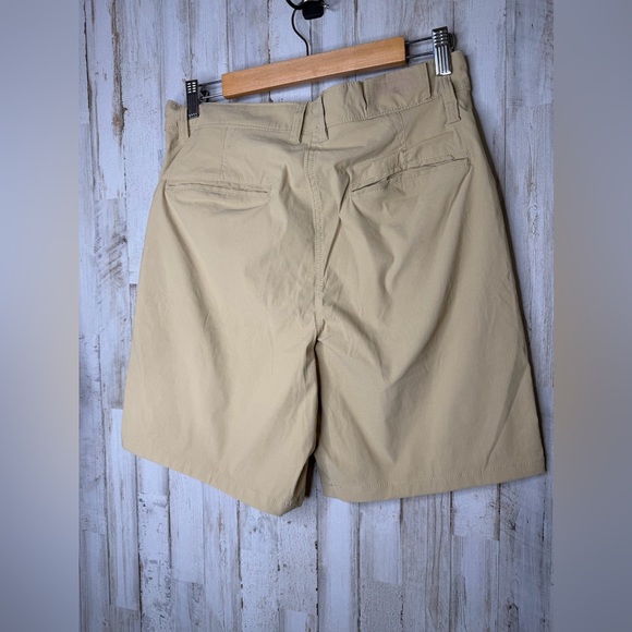 The North Face Men's Khaki stone Short - Picture 2 of 4